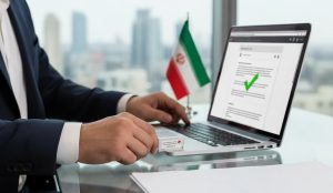 مدیرعامل شرکت در حال استفاده از توکن سامانه جامع روابط کار برای احراز هویت و امضای قرارداد